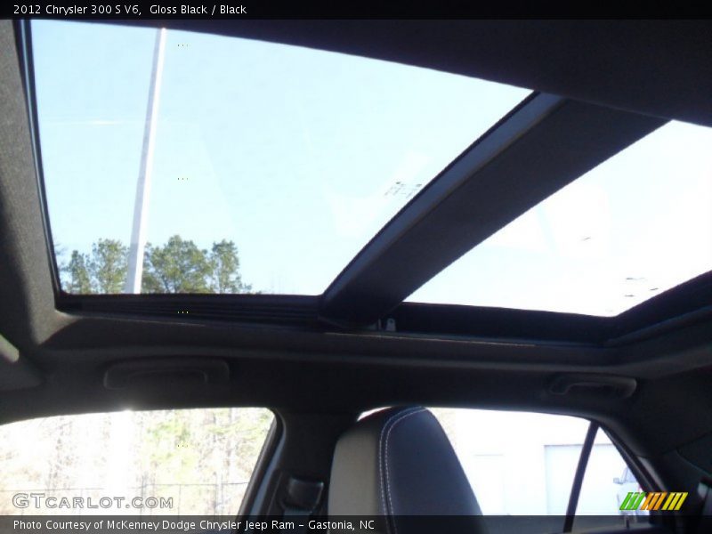 Sunroof of 2012 300 S V6