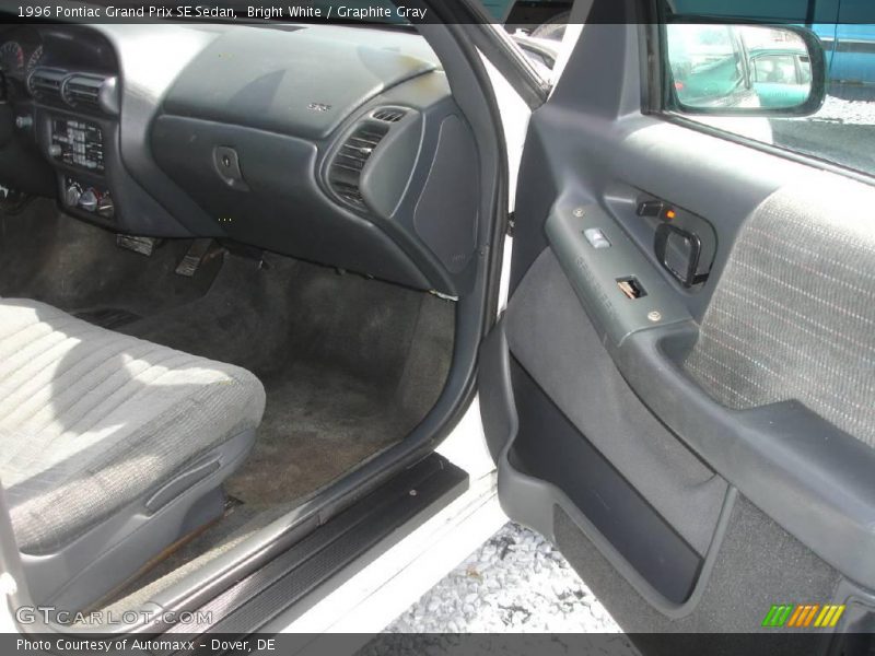 Bright White / Graphite Gray 1996 Pontiac Grand Prix SE Sedan