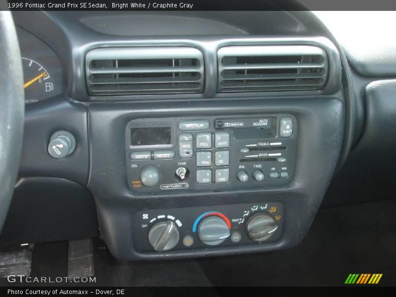 Bright White / Graphite Gray 1996 Pontiac Grand Prix SE Sedan