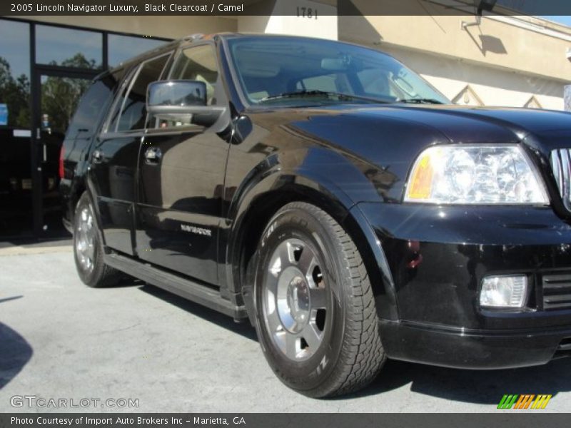 Black Clearcoat / Camel 2005 Lincoln Navigator Luxury