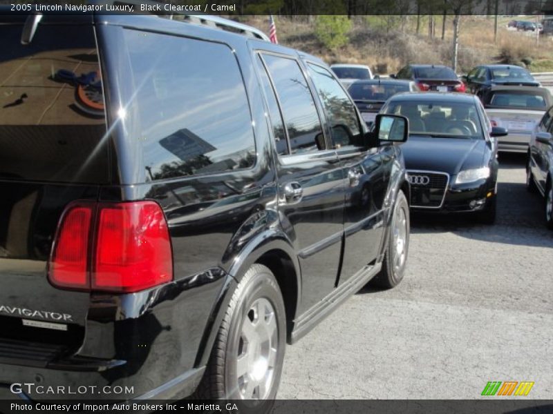 Black Clearcoat / Camel 2005 Lincoln Navigator Luxury