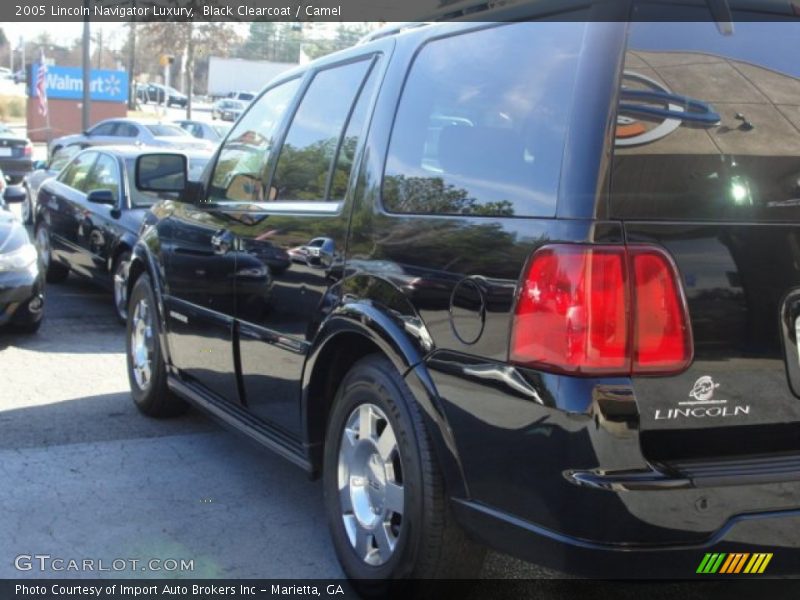 Black Clearcoat / Camel 2005 Lincoln Navigator Luxury