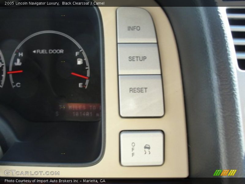 Black Clearcoat / Camel 2005 Lincoln Navigator Luxury