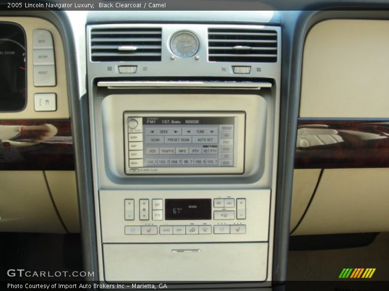 Black Clearcoat / Camel 2005 Lincoln Navigator Luxury