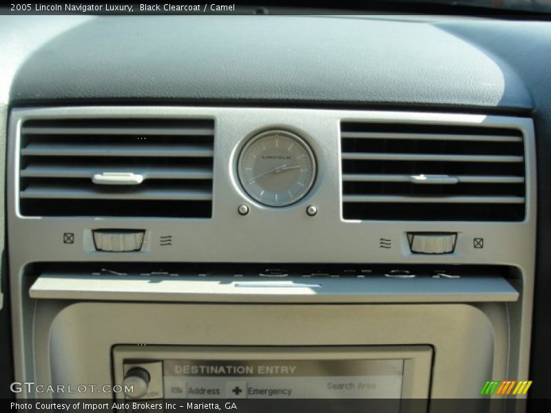 Black Clearcoat / Camel 2005 Lincoln Navigator Luxury