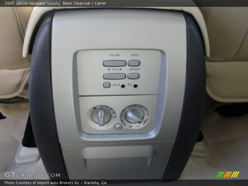 Black Clearcoat / Camel 2005 Lincoln Navigator Luxury