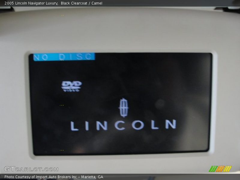 Black Clearcoat / Camel 2005 Lincoln Navigator Luxury