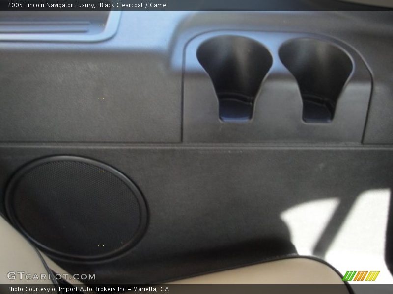 Black Clearcoat / Camel 2005 Lincoln Navigator Luxury