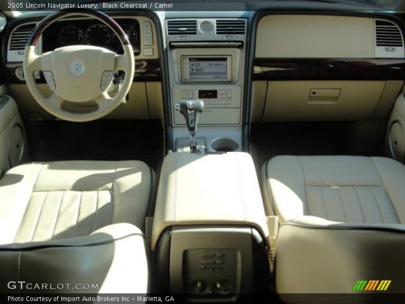 Black Clearcoat / Camel 2005 Lincoln Navigator Luxury