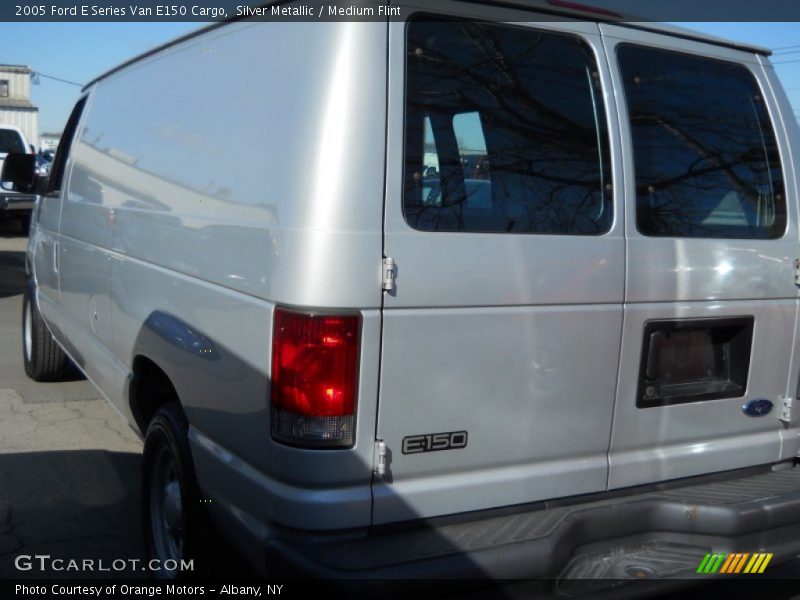Silver Metallic / Medium Flint 2005 Ford E Series Van E150 Cargo
