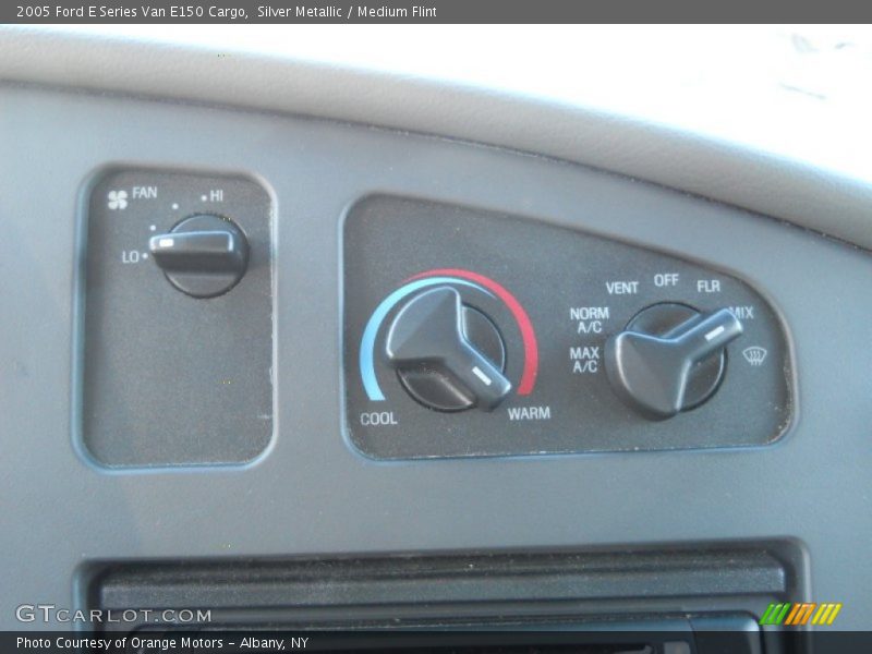 Silver Metallic / Medium Flint 2005 Ford E Series Van E150 Cargo