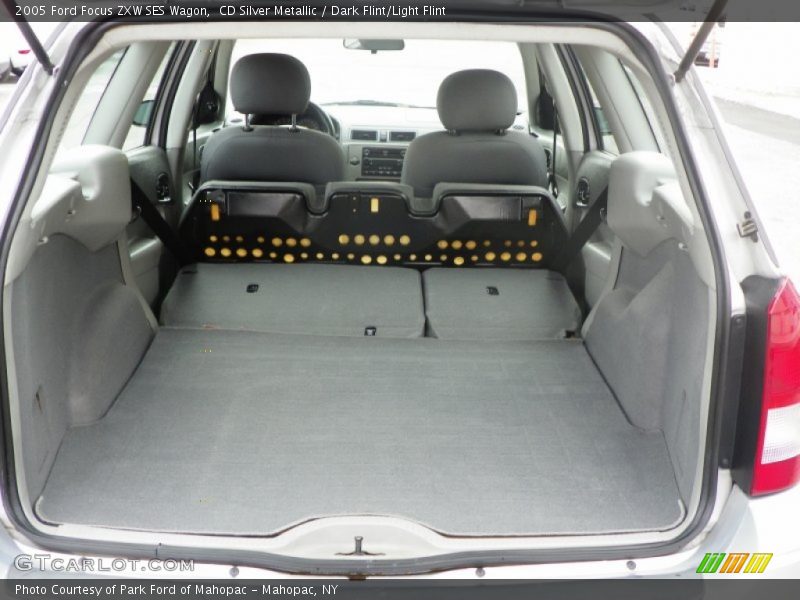  2005 Focus ZXW SES Wagon Trunk