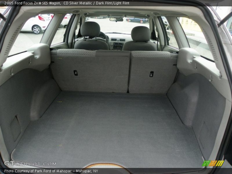  2005 Focus ZXW SES Wagon Trunk