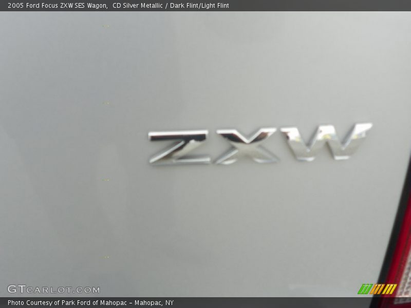 CD Silver Metallic / Dark Flint/Light Flint 2005 Ford Focus ZXW SES Wagon