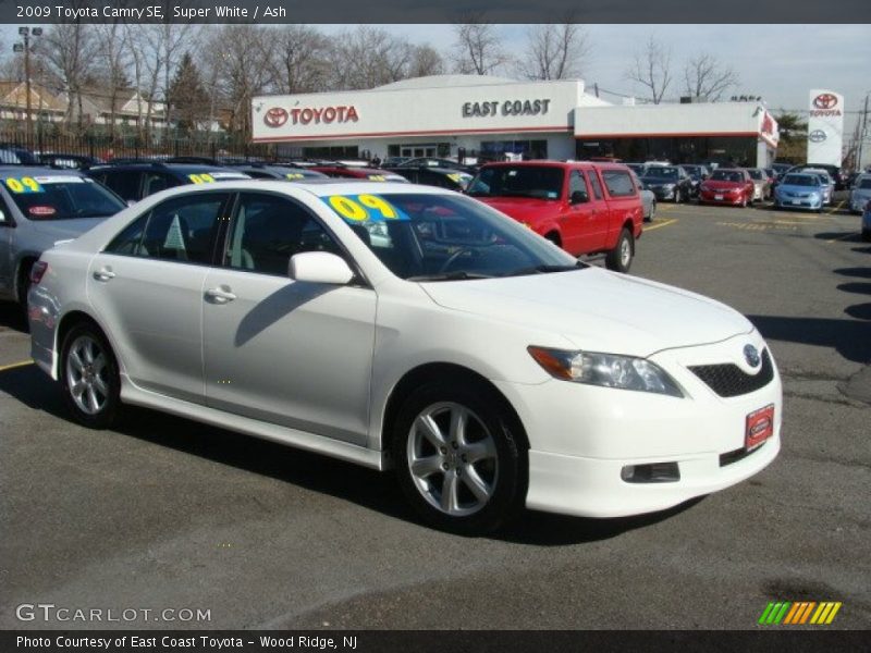 Super White / Ash 2009 Toyota Camry SE