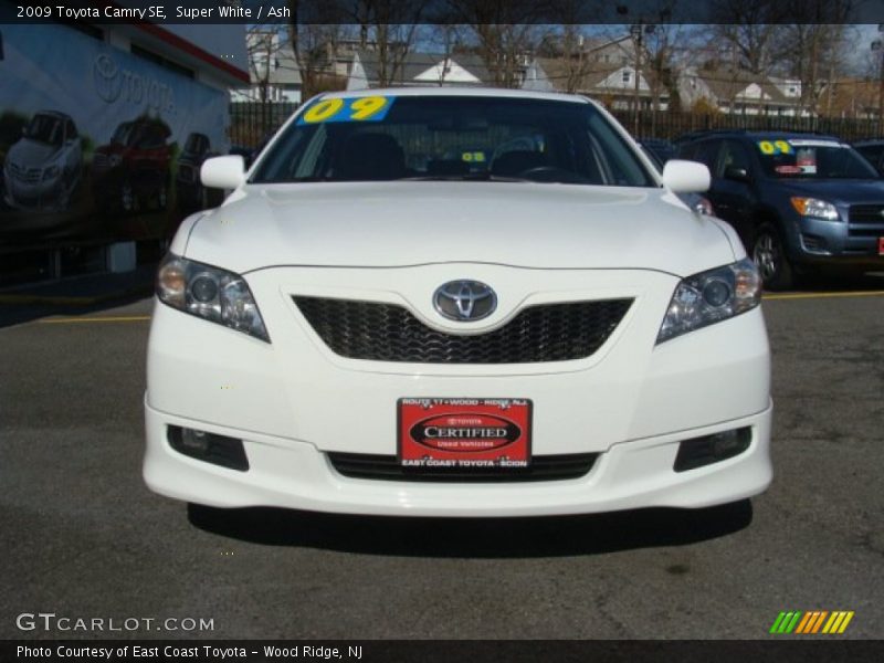 Super White / Ash 2009 Toyota Camry SE