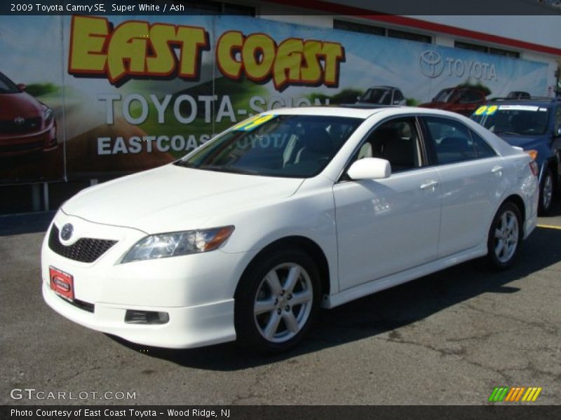 Super White / Ash 2009 Toyota Camry SE