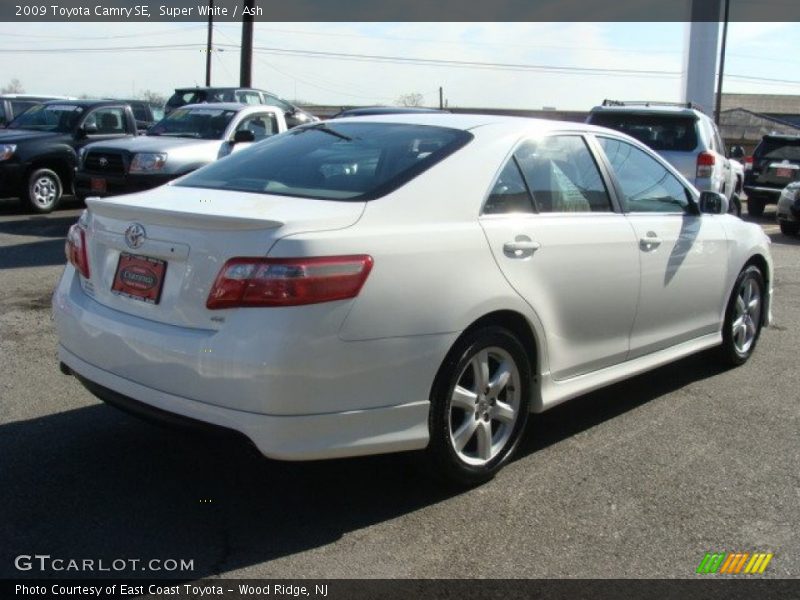 Super White / Ash 2009 Toyota Camry SE