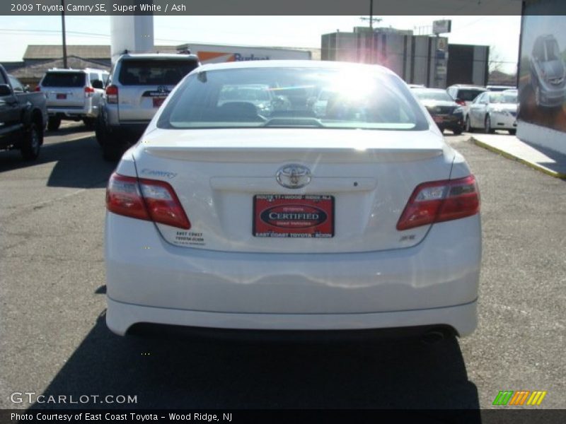 Super White / Ash 2009 Toyota Camry SE