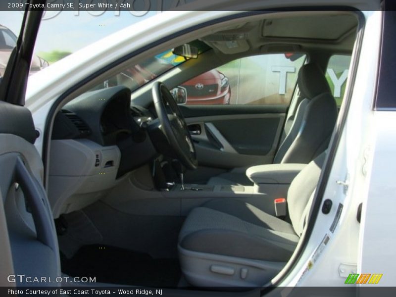 Super White / Ash 2009 Toyota Camry SE