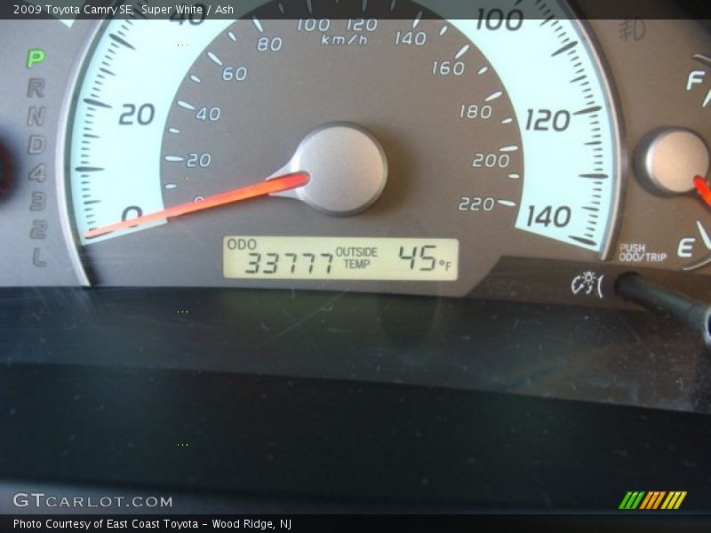 Super White / Ash 2009 Toyota Camry SE