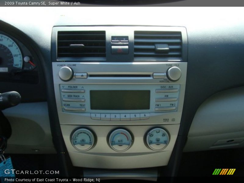 Super White / Ash 2009 Toyota Camry SE