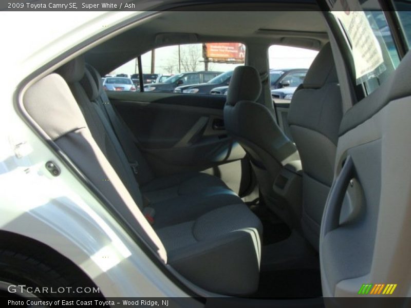 Super White / Ash 2009 Toyota Camry SE