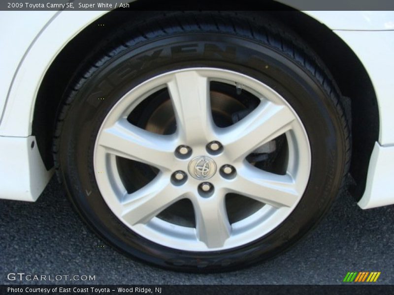Super White / Ash 2009 Toyota Camry SE