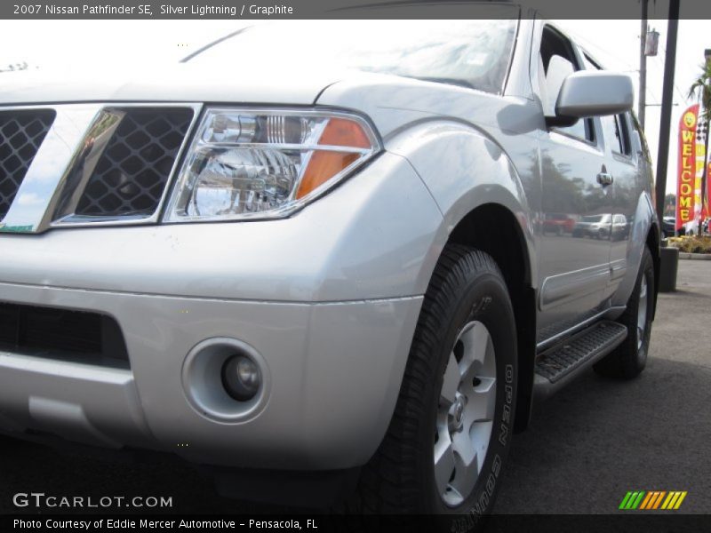 Silver Lightning / Graphite 2007 Nissan Pathfinder SE