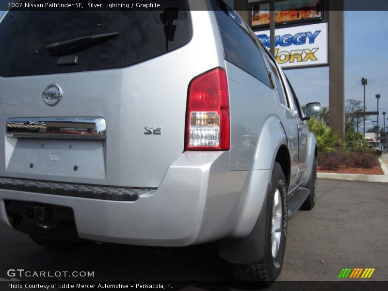 Silver Lightning / Graphite 2007 Nissan Pathfinder SE