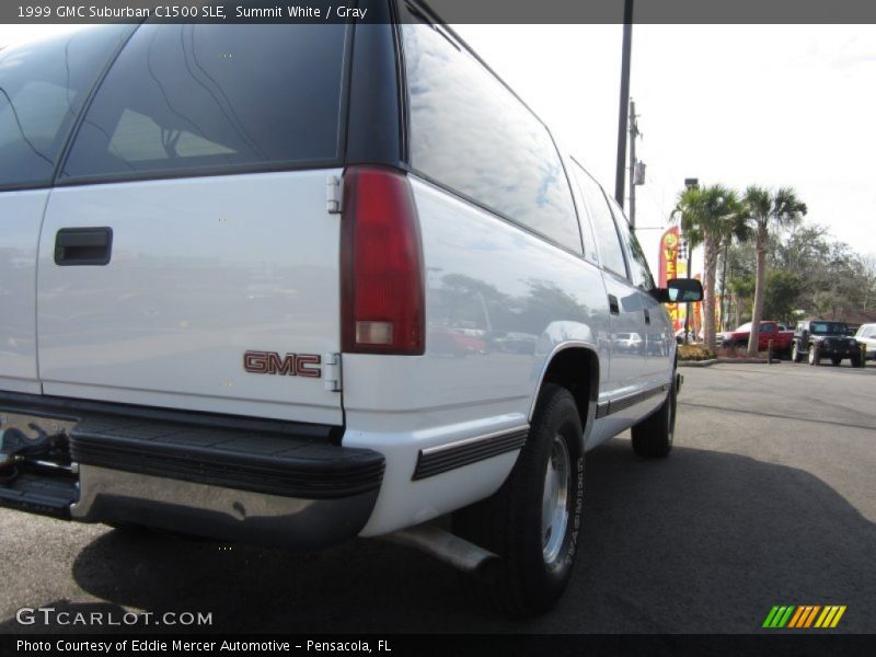 Summit White / Gray 1999 GMC Suburban C1500 SLE