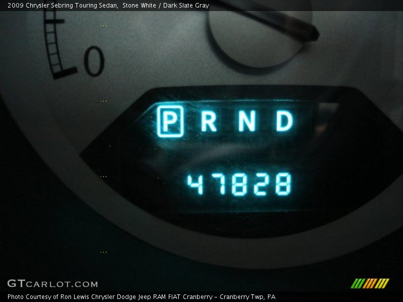 Stone White / Dark Slate Gray 2009 Chrysler Sebring Touring Sedan