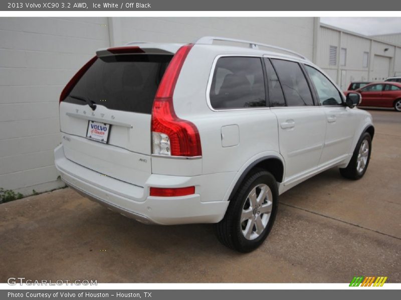 Ice White / Off Black 2013 Volvo XC90 3.2 AWD