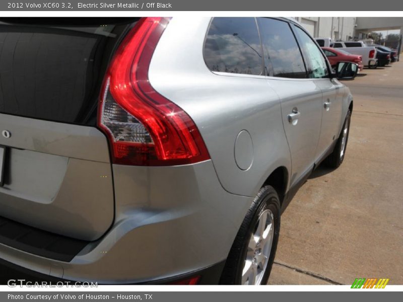 Electric Silver Metallic / Off Black 2012 Volvo XC60 3.2