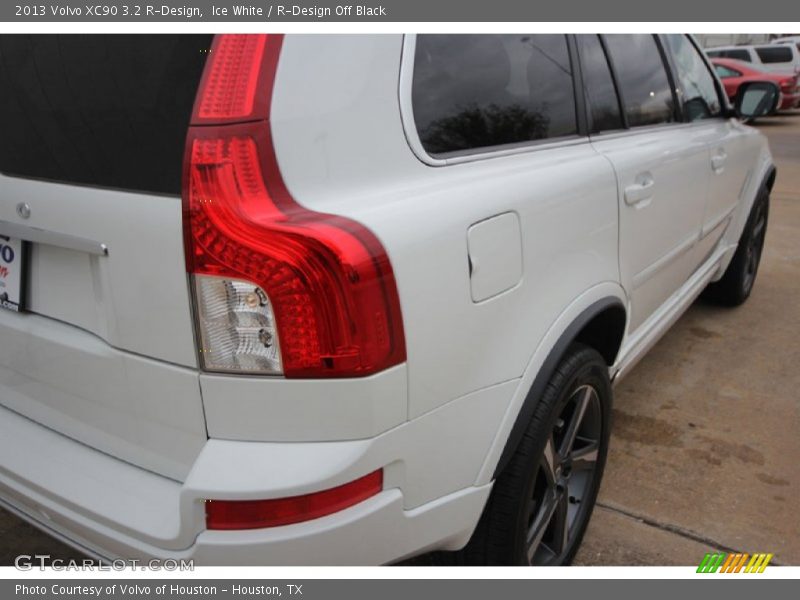 Ice White / R-Design Off Black 2013 Volvo XC90 3.2 R-Design