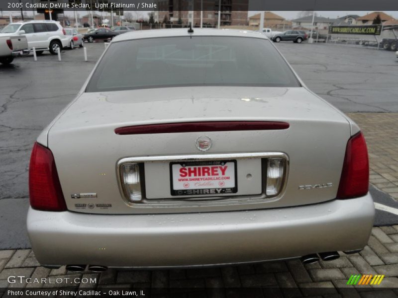 Light Platinum / Shale 2005 Cadillac DeVille Sedan