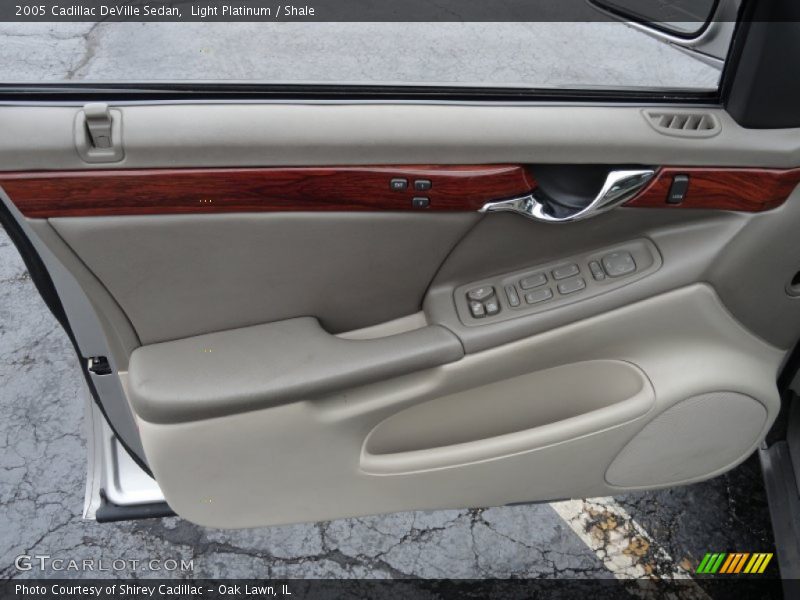 Light Platinum / Shale 2005 Cadillac DeVille Sedan