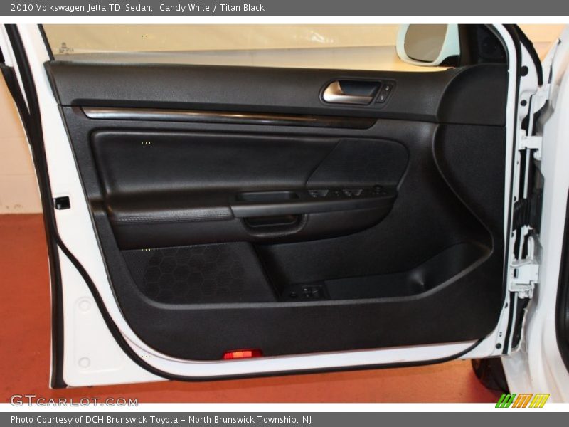 Candy White / Titan Black 2010 Volkswagen Jetta TDI Sedan