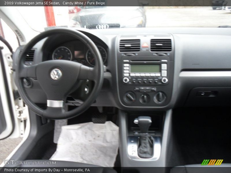 Candy White / Pure Beige 2009 Volkswagen Jetta SE Sedan