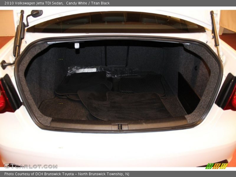 Candy White / Titan Black 2010 Volkswagen Jetta TDI Sedan