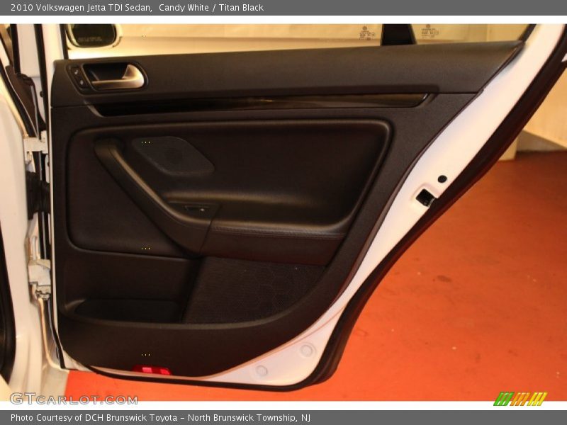 Candy White / Titan Black 2010 Volkswagen Jetta TDI Sedan