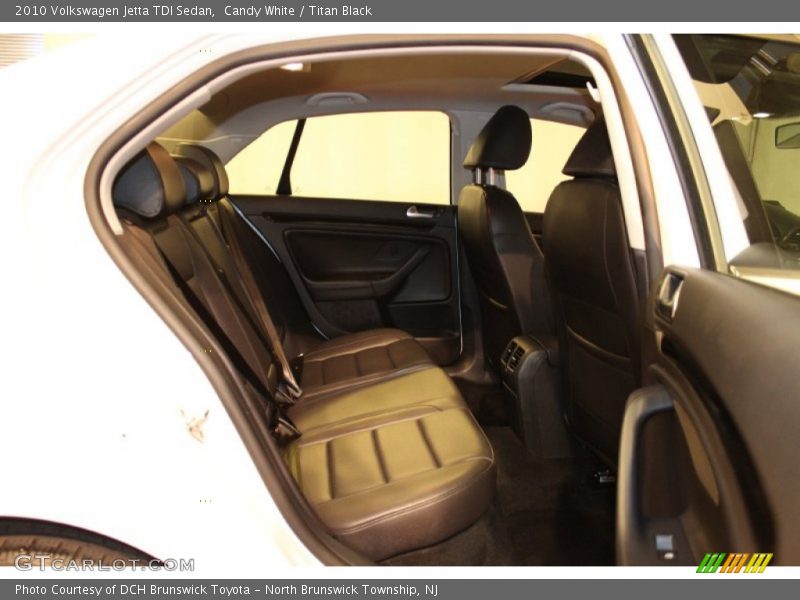 Candy White / Titan Black 2010 Volkswagen Jetta TDI Sedan