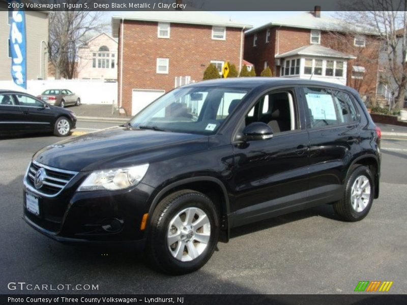 Deep Black Metallic / Clay Grey 2009 Volkswagen Tiguan S