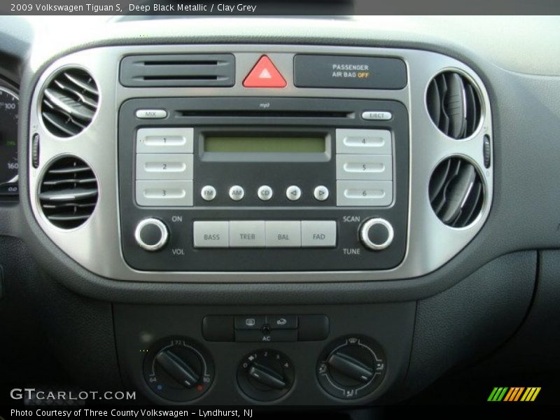 Controls of 2009 Tiguan S