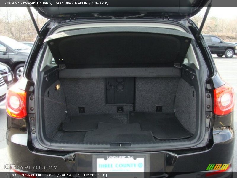  2009 Tiguan S Trunk