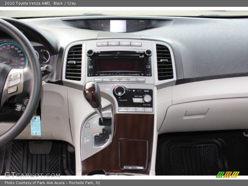 Black / Gray 2010 Toyota Venza AWD