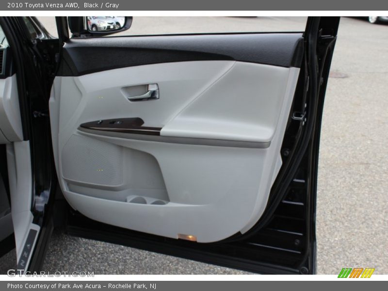 Black / Gray 2010 Toyota Venza AWD