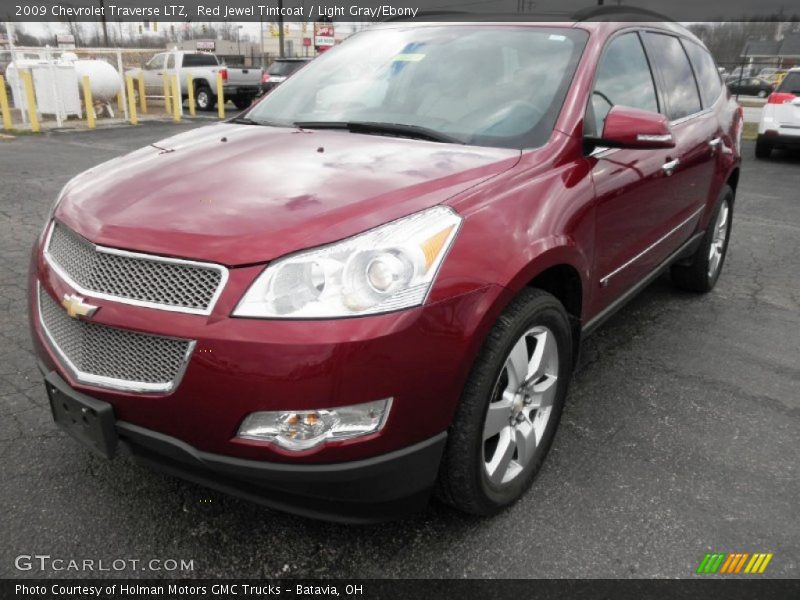 Front 3/4 View of 2009 Traverse LTZ
