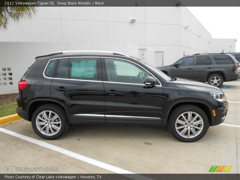 Deep Black Metallic / Black 2012 Volkswagen Tiguan SE