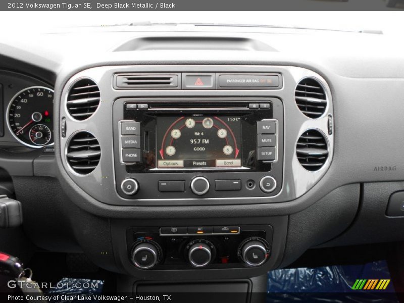 Deep Black Metallic / Black 2012 Volkswagen Tiguan SE